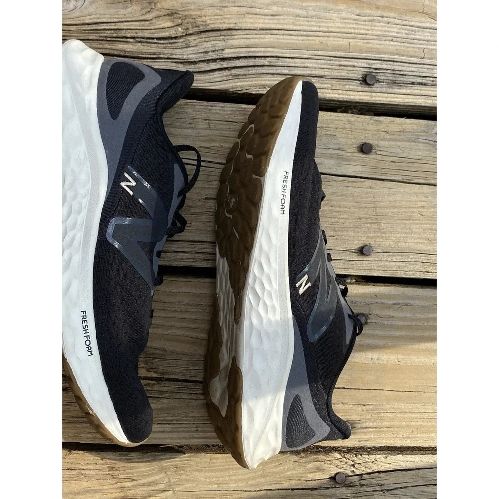 New Balance Arishi Fresh Foam Men's 9.5 Women's 11 Black Gray Sneakers Shoes